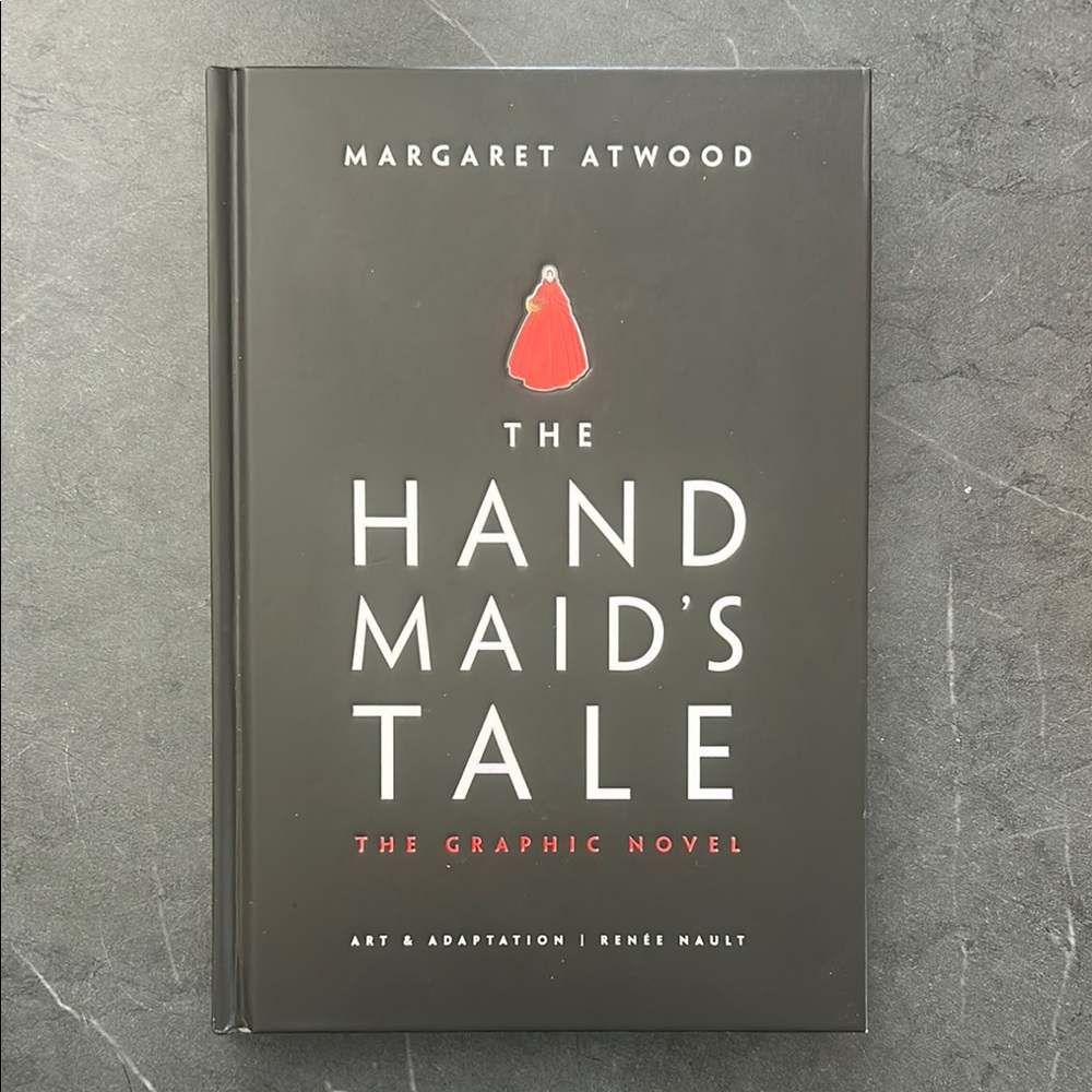 Vibrant Graphic Novel with Red and Green Illustrations